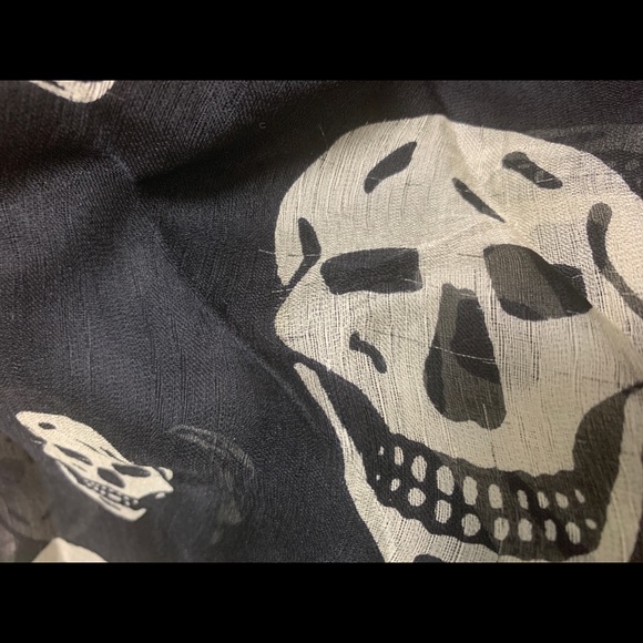 Alexander McQueen black chiffon skull print large scarf pre owned Vintage SALE - Picture 8 of 12